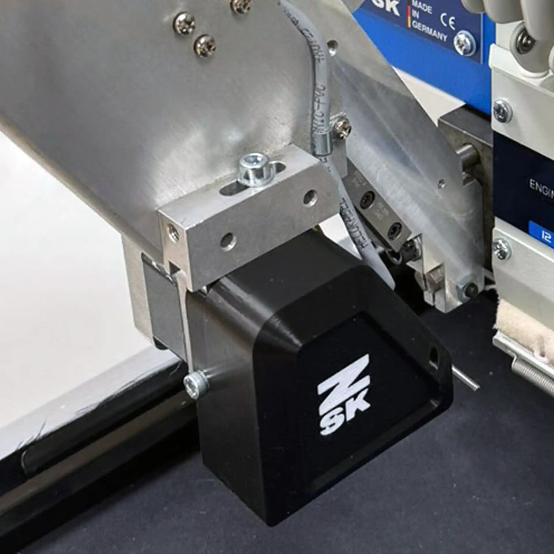 ZSK 3D Loop Device on the F-type embroidery head